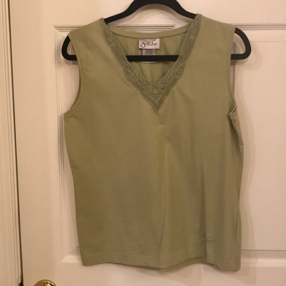 Women’s sleeveless tank